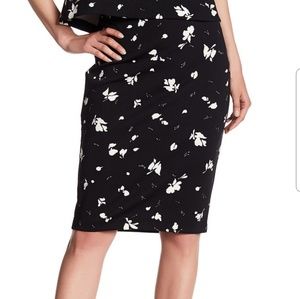 Vince camuto printed black/white midi skirt size M
